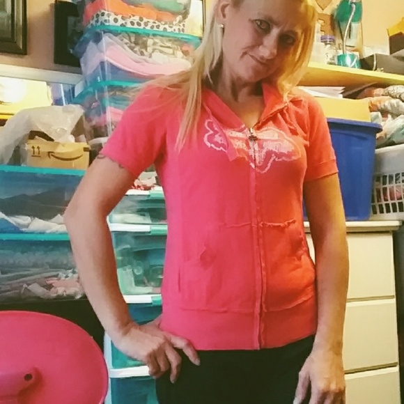 Pink short sleeved Fox hoodie - Picture 2 of 8